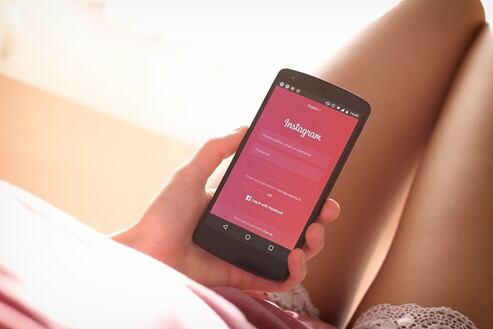 Los milenarios acaudalados utilizan redes sociales para ejercer influencia sobre las tendencias de moda. Foto: Pixabay