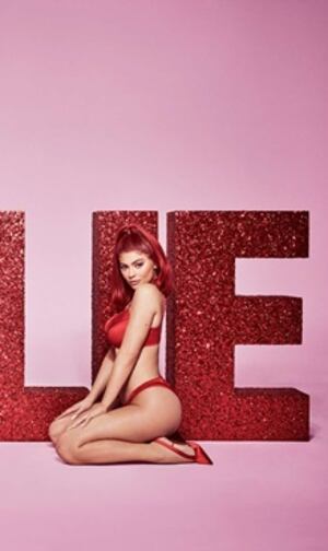 Un claro ejemplo son las hermanas Kardashian Jenner, que utilizan las redes para dictar tendencias y ganar dinero con ello, además de crear su propia imagen pública. Foto: The Grosby Group