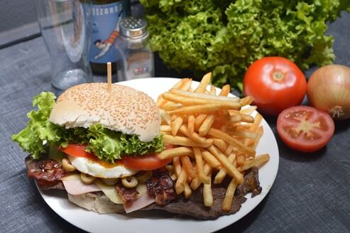 Alimentos grasosos, como las hamburguesas. Foto: Pixabay