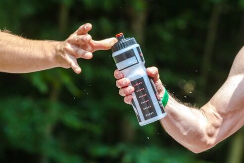 Bebe agua, no mucha, pero no poca. Foto: Pixabay