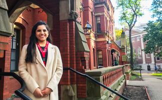Dafne Almazán, la mexicana más joven en graduarse de una maestría en Harvard